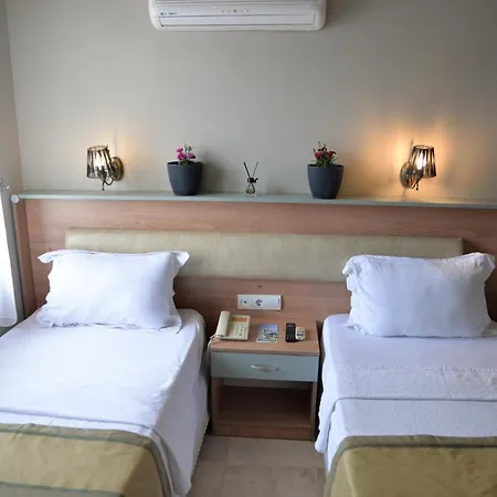 Oda ve Kahvaltı Ebruli Cunda 4*