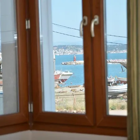 Ebruli Cunda Oda ve Kahvaltı Ayvalı