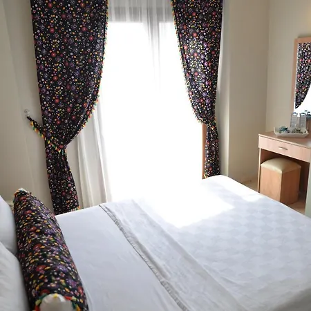 Ebruli Cunda 4* Ayvalı